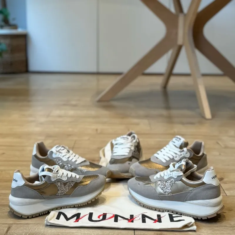 Ja sabeu que a Núvols ens encanta col·laborar amb el comerç local, i aquest any anem ben equipades amb calçat de @munne1941 ! Aquestes sabates són una meravella pel que fa a comoditat, perfecte per a nosaltres, ja que la nostra feina ens fa estar gairebé tot el dia dempeus. I a més, son precioses!